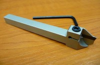 Soustružnický nůž upichovací DGTR s vnitřním chlazením DO-GRIP , Iscar